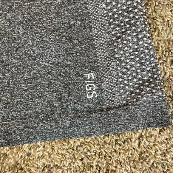 FIGS Seamless Underscrub Sleeveless Tank Top Gray Women’s Size Large Scrubs - Picture 2 of 8